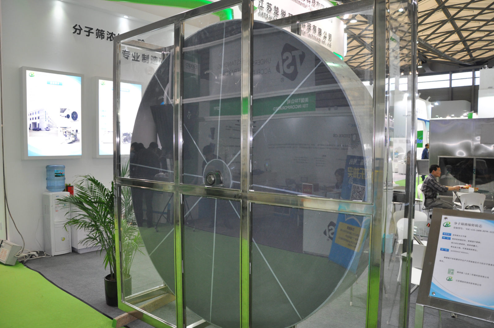 開(kāi)啟國(guó)產(chǎn)分子篩濃縮轉(zhuǎn)輪新篇章,維珂瑞亮相2017中國(guó)環(huán)博會(huì) 開(kāi)啟國(guó)產(chǎn)分子篩濃縮轉(zhuǎn)輪新篇章,維珂瑞亮相2017中國(guó)環(huán)博會(huì)